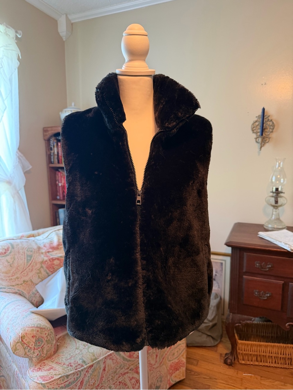 Do everything in love Black Faux Fur Zip Vest